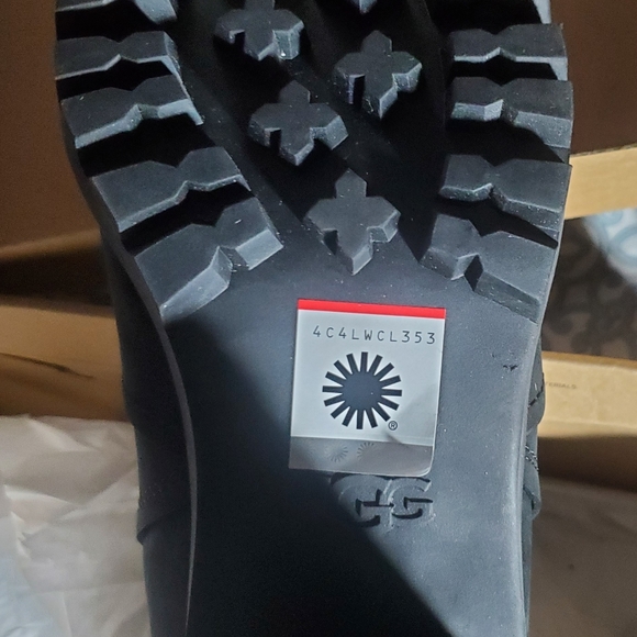 Woman uggs boots - Picture 4 of 5